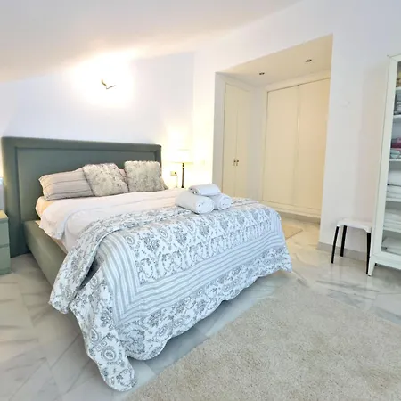 Atico Duplex En Milla De Oro 公寓